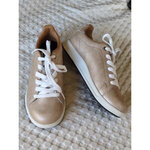 Kuru Roam Classic Court Gold White Size 6.5  Women's NWOB?